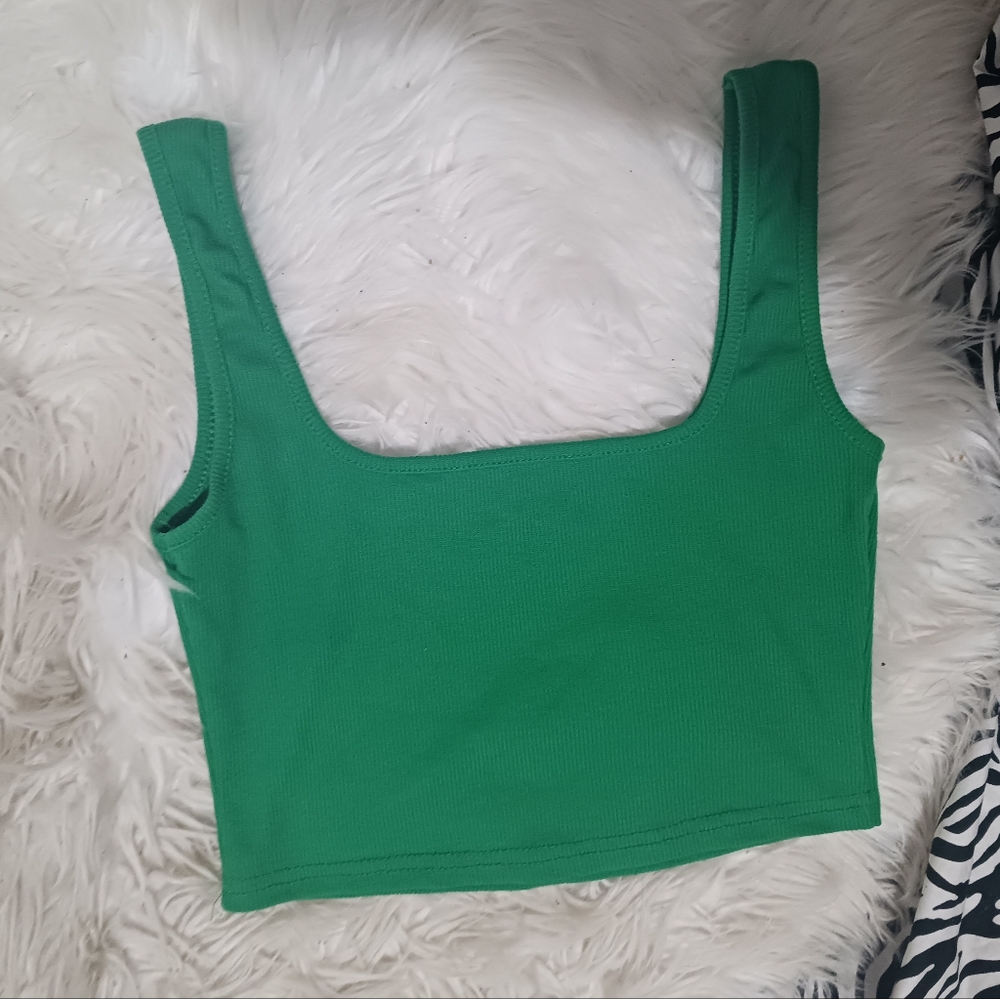 Women Green seamless tank crop top - Picture 5 of 7